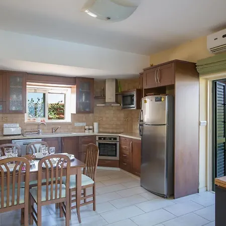 Joy Πρωταράς